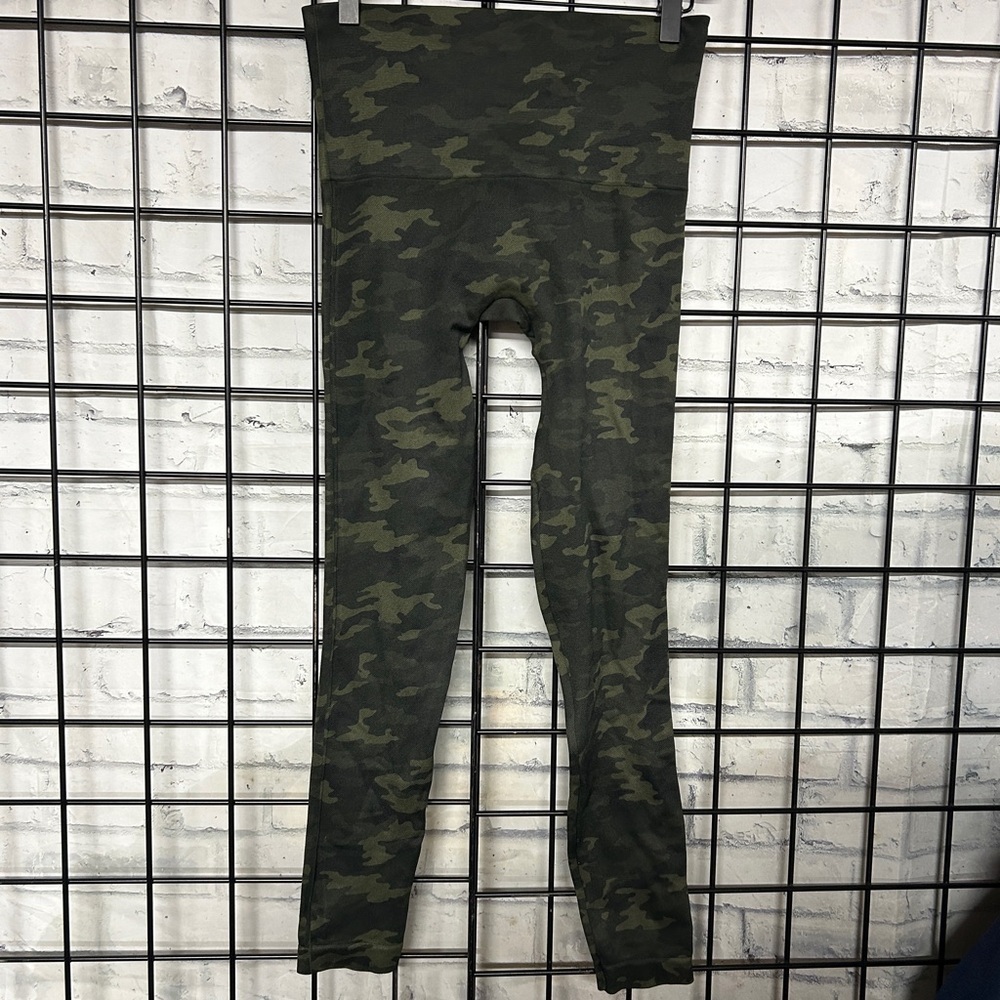 Spanx Look At Me Now Camouflage Seamless Leggings - Green